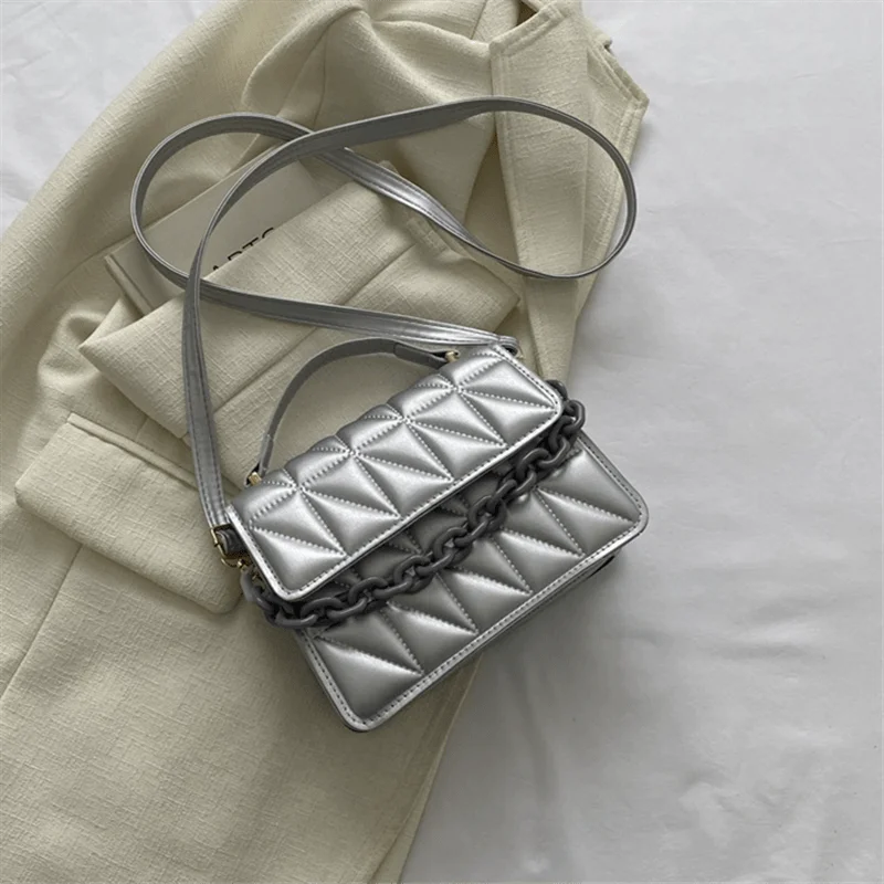 Quilted Crossbody Bag – Elegant, Compact & Stylish