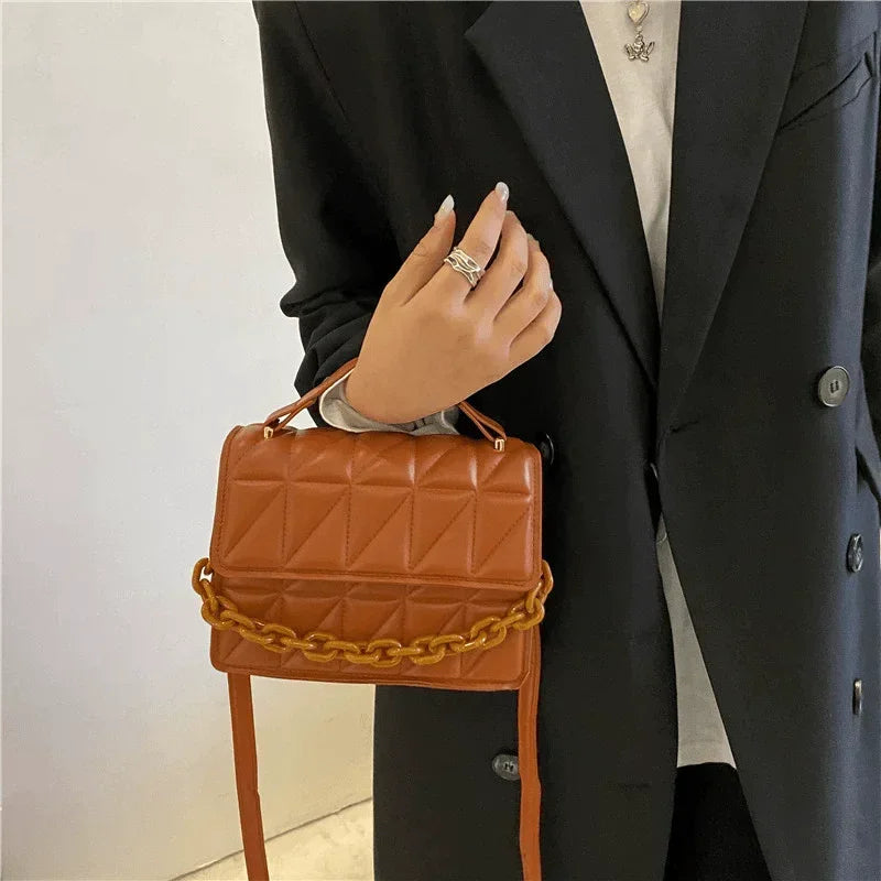 Quilted Crossbody Bag – Elegant, Compact & Stylish