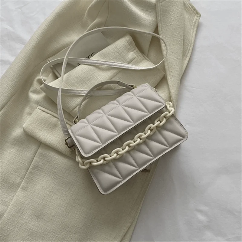 Quilted Crossbody Bag – Elegant, Compact & Stylish