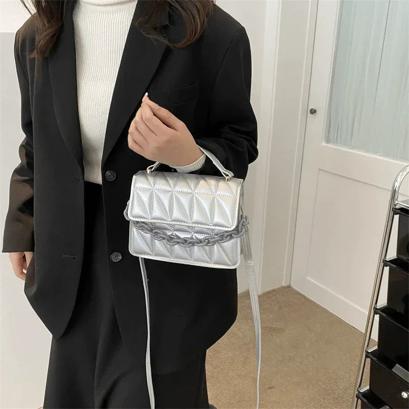 Quilted Crossbody Bag – Elegant, Compact & Stylish